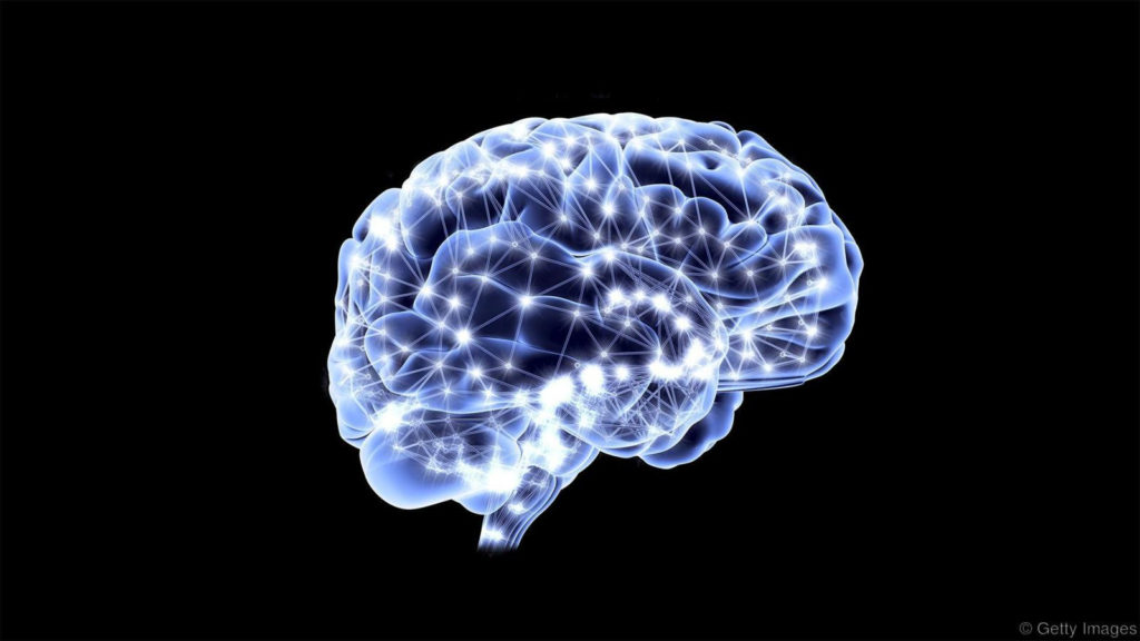 Para mantener el cerebro en forma, el aprendizaje de una lengua podría ser el mejor entrenamiento neuronal (Crédito: Getty Images)